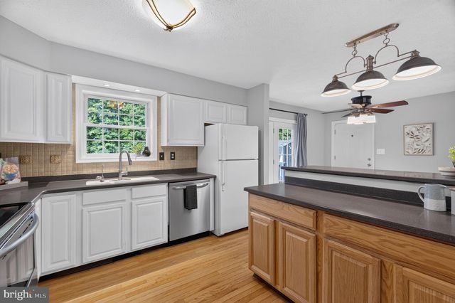 885 WILD ROSE LN, Harpers Ferry, WV 25425