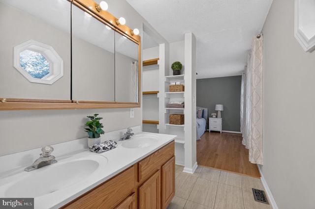 885 WILD ROSE LN, Harpers Ferry, WV 25425