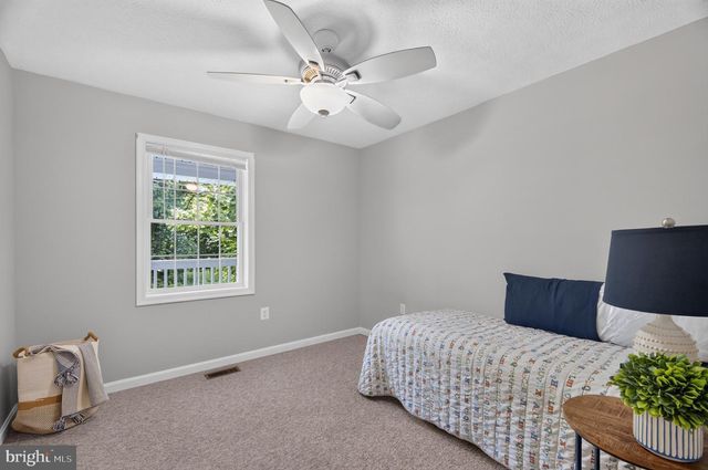 885 WILD ROSE LN, Harpers Ferry, WV 25425