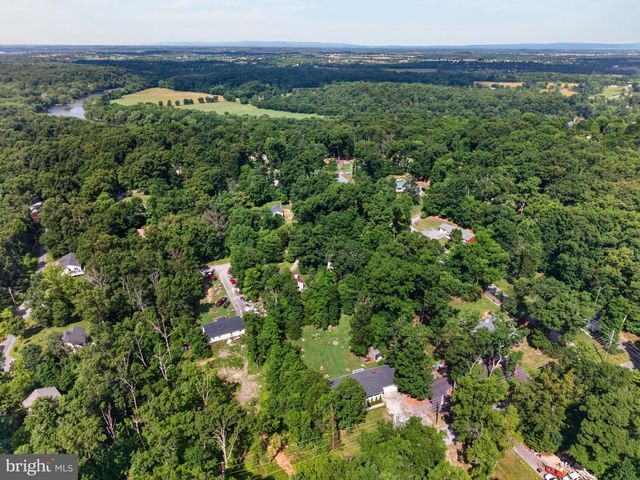 885 WILD ROSE LN, Harpers Ferry, WV 25425