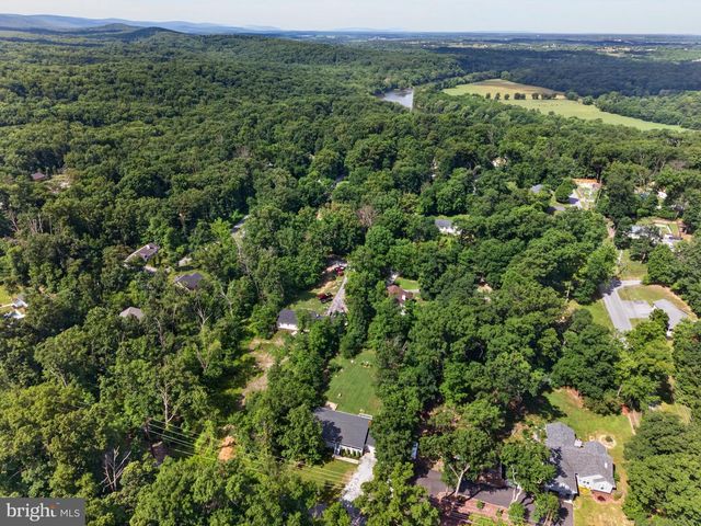 885 WILD ROSE LN, Harpers Ferry, WV 25425