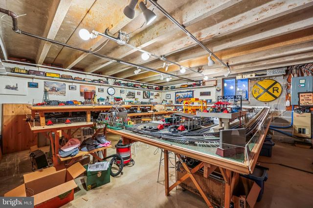 9305 FRIARS RD, Bethesda, MD 20817