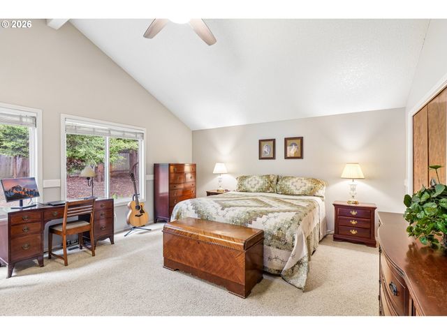 4204 RIVERVIEW Dr, West Linn, OR 97068