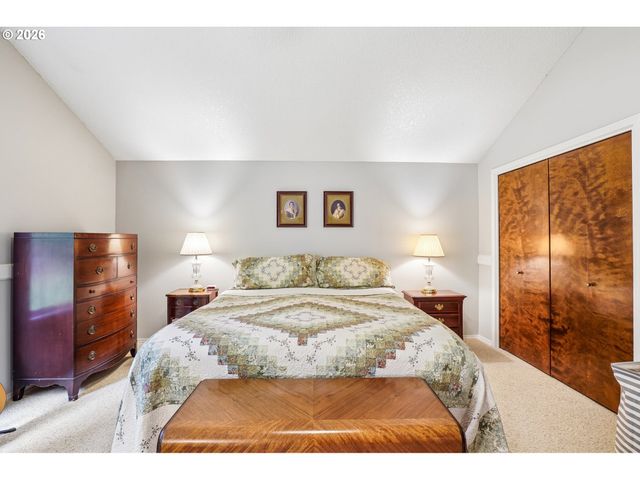 4204 RIVERVIEW Dr, West Linn, OR 97068
