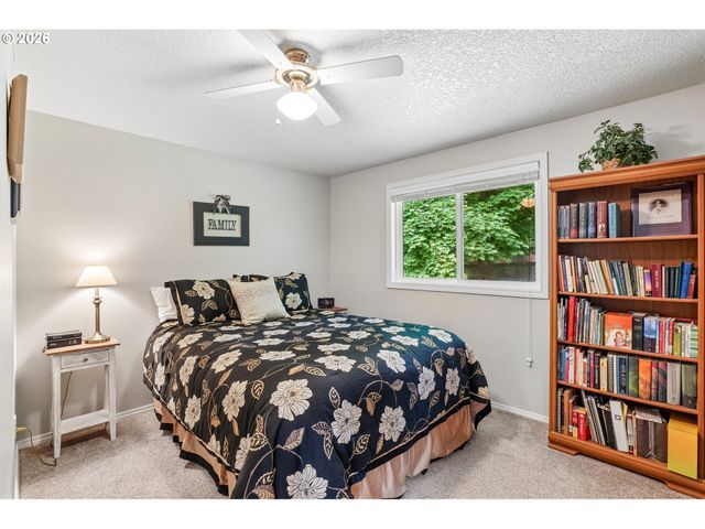 4204 RIVERVIEW Dr, West Linn, OR 97068