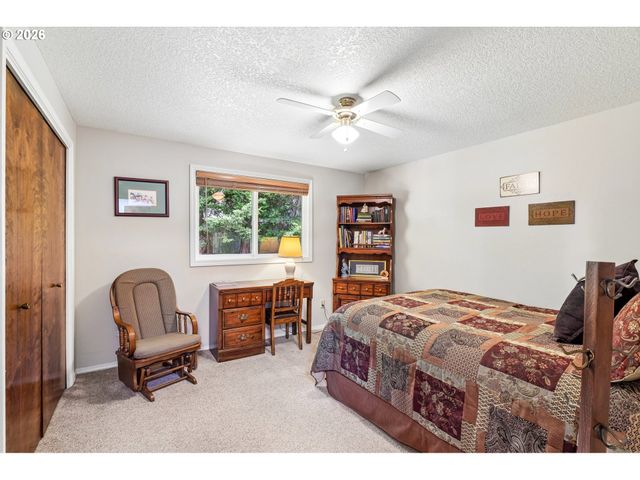 4204 RIVERVIEW Dr, West Linn, OR 97068