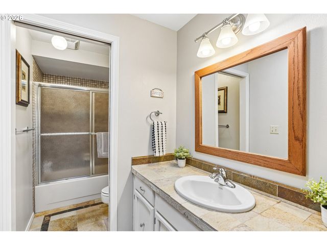 4204 RIVERVIEW Dr, West Linn, OR 97068