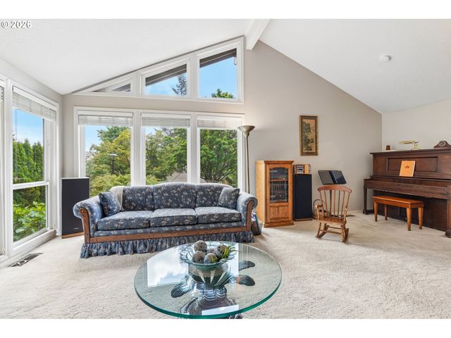 4204 RIVERVIEW Dr, West Linn, OR 97068