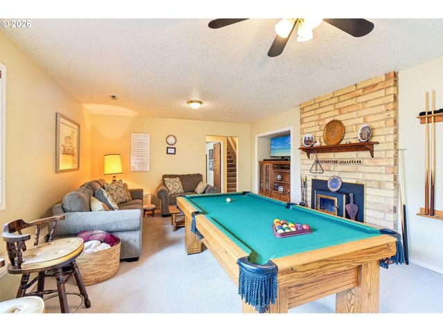 4204 RIVERVIEW Dr, West Linn, OR 97068