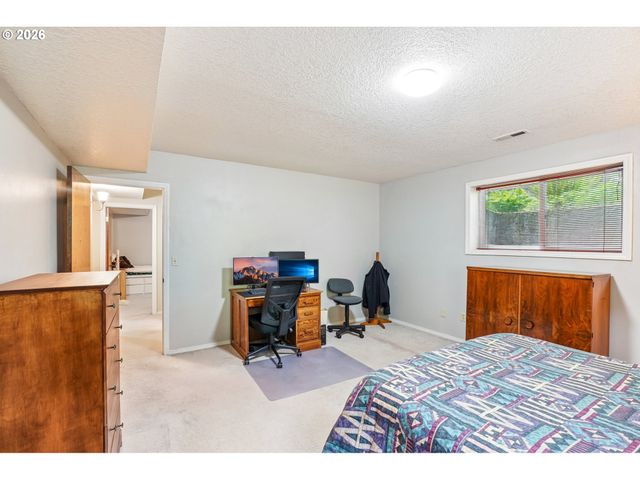 4204 RIVERVIEW Dr, West Linn, OR 97068