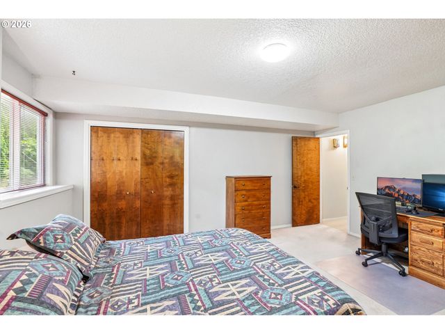 4204 RIVERVIEW Dr, West Linn, OR 97068