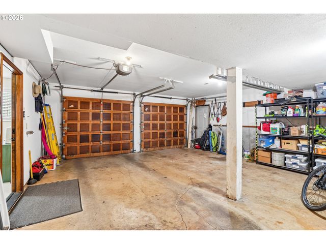 4204 RIVERVIEW Dr, West Linn, OR 97068