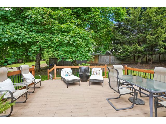 4204 RIVERVIEW Dr, West Linn, OR 97068