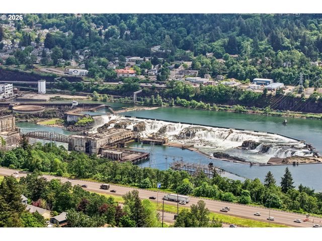 4204 RIVERVIEW Dr, West Linn, OR 97068