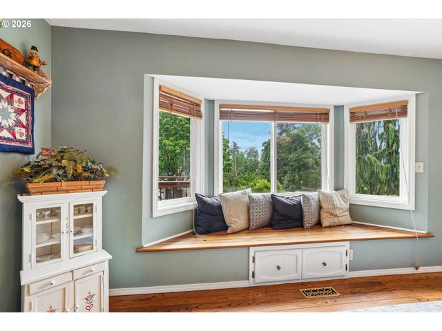 4204 RIVERVIEW Dr, West Linn, OR 97068