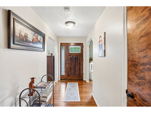 4204 RIVERVIEW Dr, West Linn, OR 97068