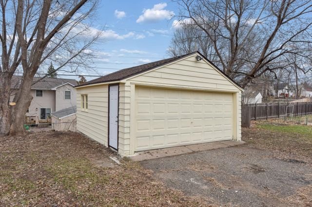 2155 Reaney Avenue E, Saint Paul, MN 55119