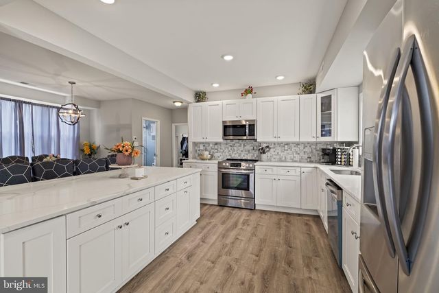 510 SMITHFIELD AVE, Philadelphia, PA 19116