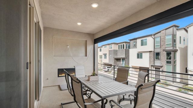 15681 Rennyson, San Diego, CA 92127