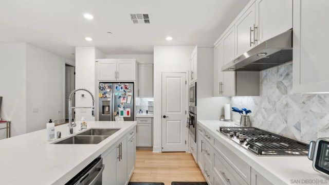 15681 Rennyson, San Diego, CA 92127
