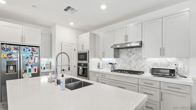 15681 Rennyson, San Diego, CA 92127