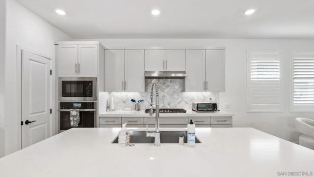 15681 Rennyson, San Diego, CA 92127
