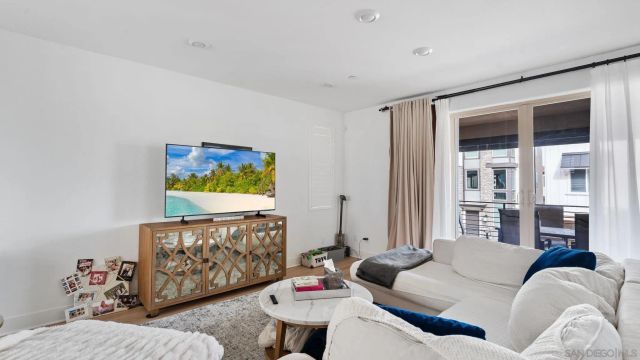 15681 Rennyson, San Diego, CA 92127