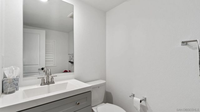 15681 Rennyson, San Diego, CA 92127
