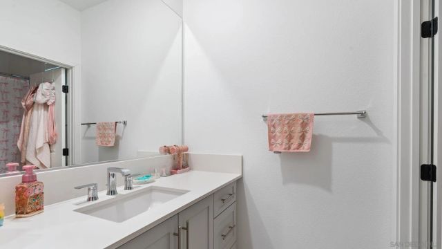 15681 Rennyson, San Diego, CA 92127