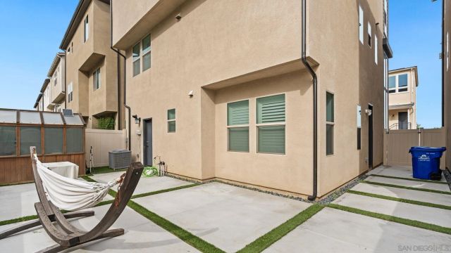 15681 Rennyson, San Diego, CA 92127