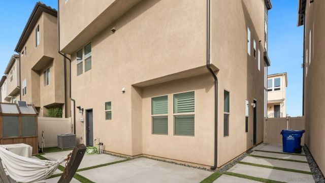 15681 Rennyson, San Diego, CA 92127