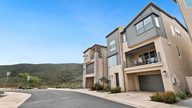 15681 Rennyson, San Diego, CA 92127