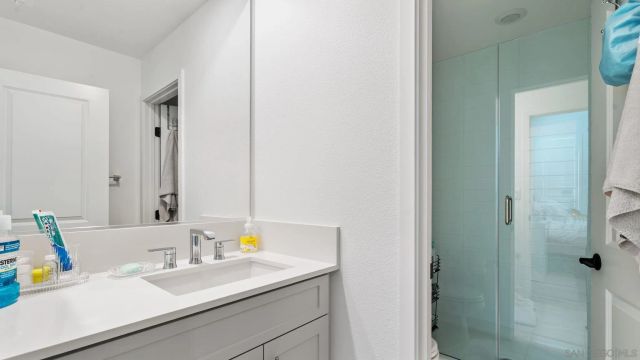 15681 Rennyson, San Diego, CA 92127