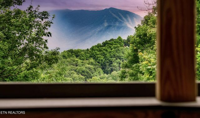 1263 Ski View Drive, Gatlinburg, TN 37738