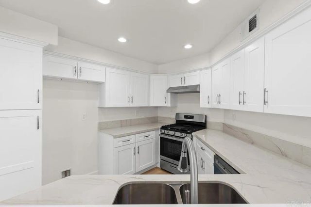 12011 Tivoli Park Row 2, San Diego, CA 92128