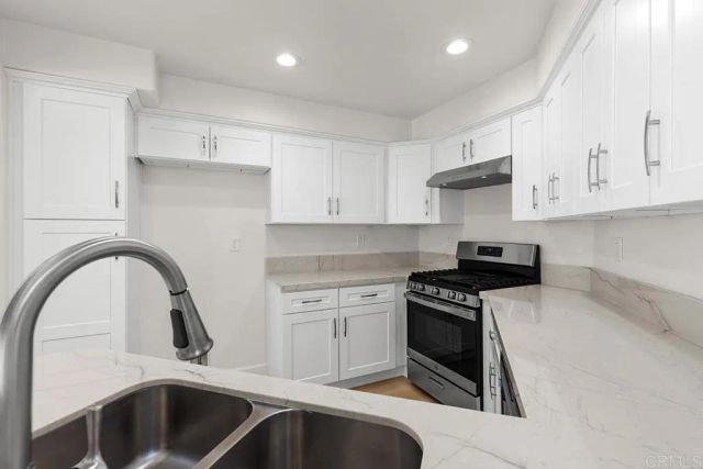 12011 Tivoli Park Row 2, San Diego, CA 92128