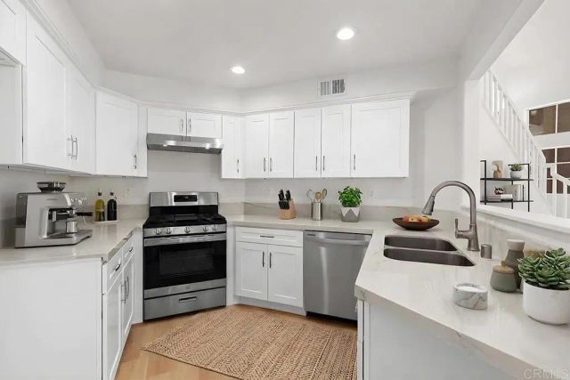 12011 Tivoli Park Row 2, San Diego, CA 92128