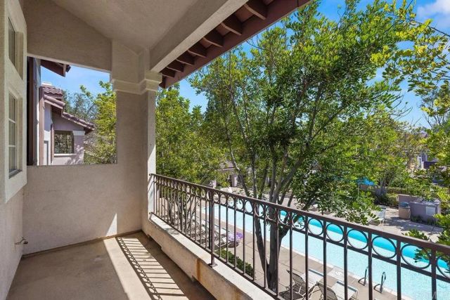 12011 Tivoli Park Row 2, San Diego, CA 92128