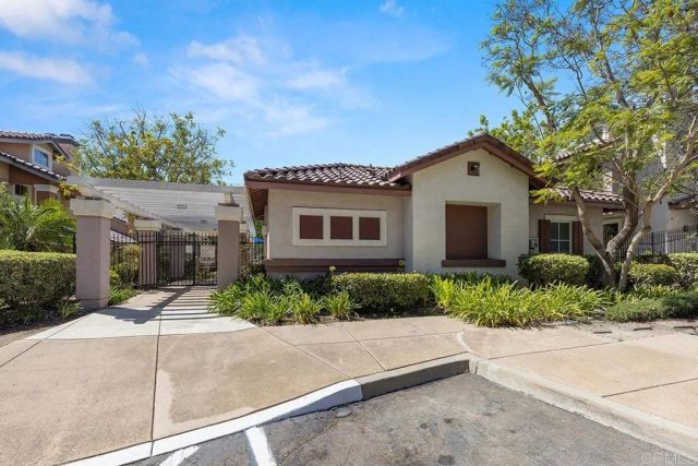 12011 Tivoli Park Row 2, San Diego, CA 92128