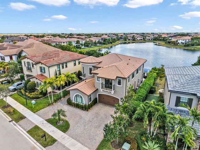 9040 W Watercrest Cir Circle W, Parkland, FL 33076
