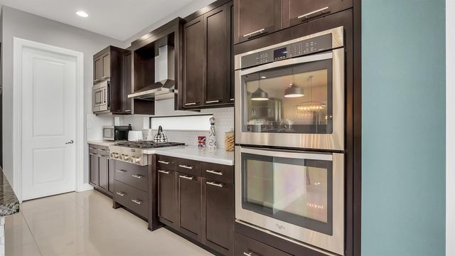 9040 W Watercrest Cir Circle W, Parkland, FL 33076