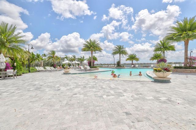 9040 W Watercrest Cir Circle W, Parkland, FL 33076