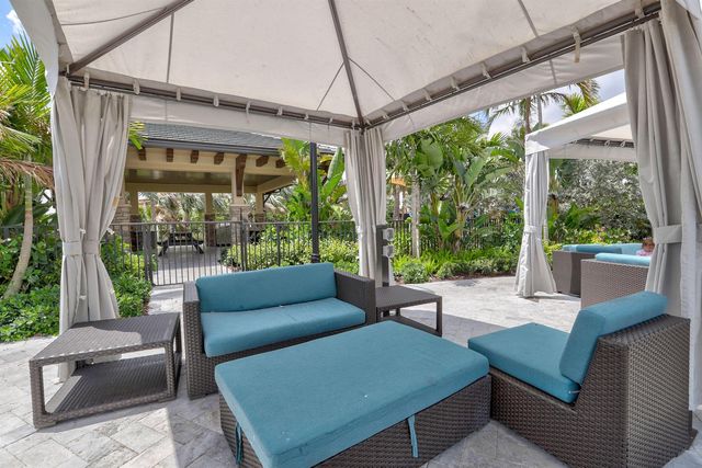 9040 W Watercrest Cir Circle W, Parkland, FL 33076
