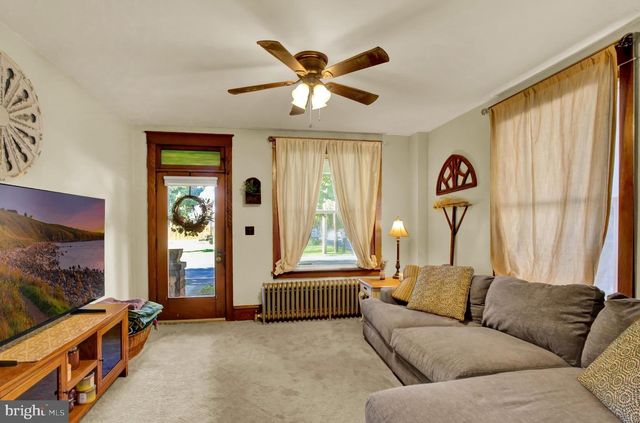 906 FRITZTOWN RD, Sinking Spring, PA 19608