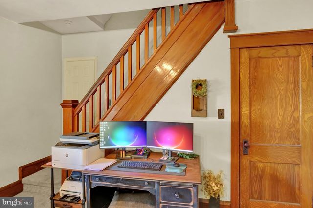 906 FRITZTOWN RD, Sinking Spring, PA 19608
