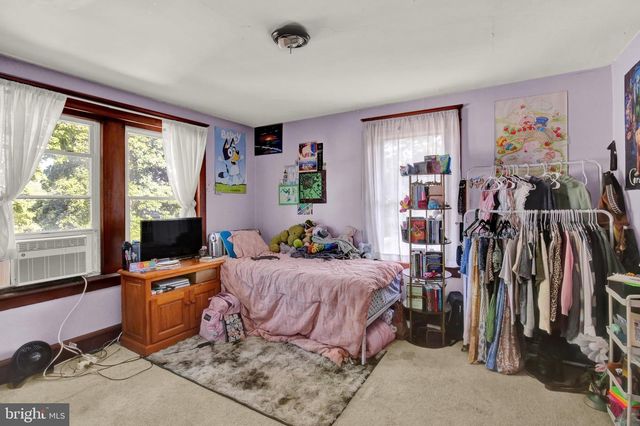 906 FRITZTOWN RD, Sinking Spring, PA 19608
