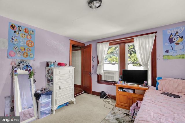 906 FRITZTOWN RD, Sinking Spring, PA 19608