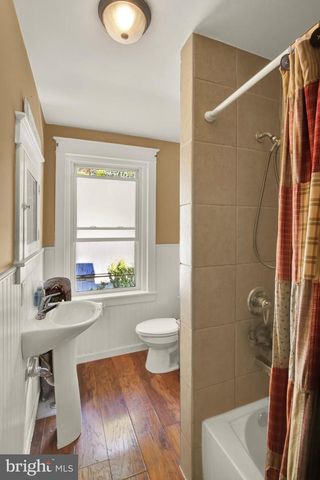 906 FRITZTOWN RD, Sinking Spring, PA 19608
