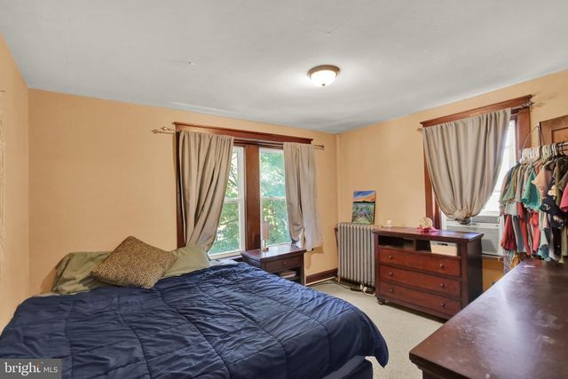 906 FRITZTOWN RD, Sinking Spring, PA 19608