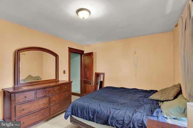 906 FRITZTOWN RD, Sinking Spring, PA 19608